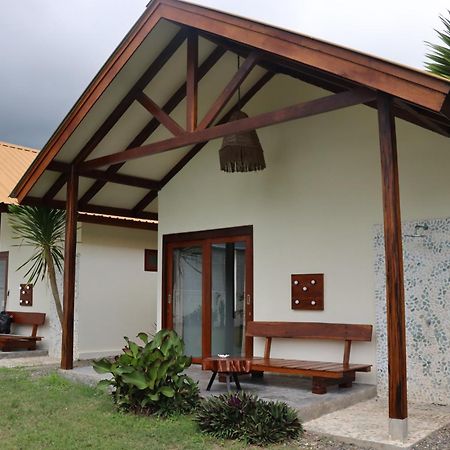 Outside Bungalow Sekongkang Esterno foto